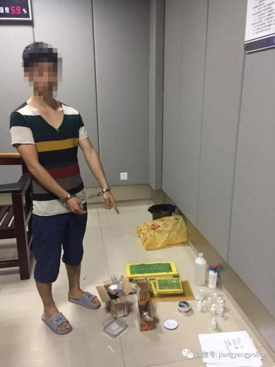 男子造假币销售被抓：可加工做旧 还传授使用技巧