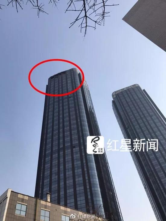 ▲红圈为大厦起火位置   图片来源：红星新闻