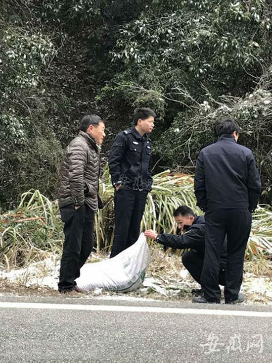 澎湃新闻:安徽东至半吨融雪工业盐失踪 目前仅一袋归还