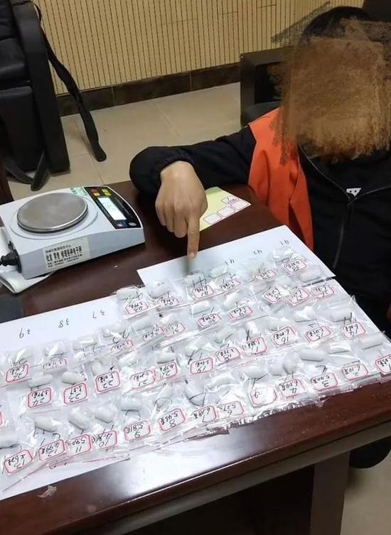犯罪嫌疑人蒋成(化名)体内携带的毒蛋。警方供图