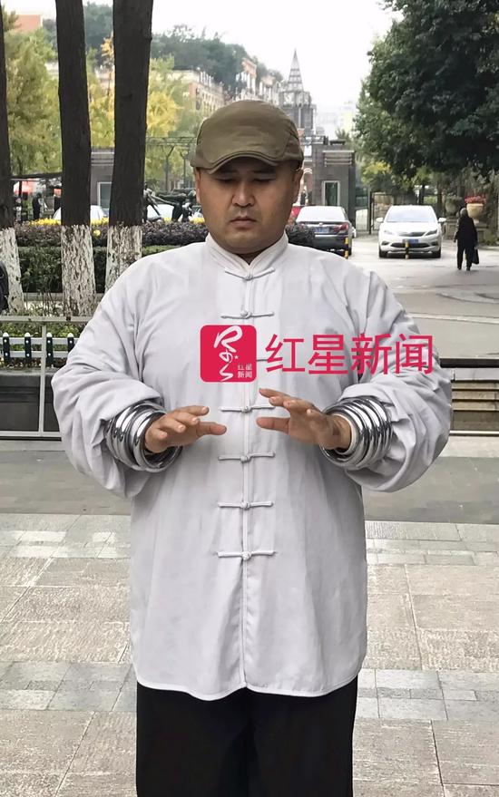 ▲雷雷在练习太极拳    图片来源：红星新闻