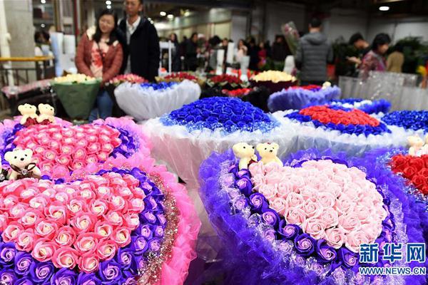 阿迪达斯清风系列