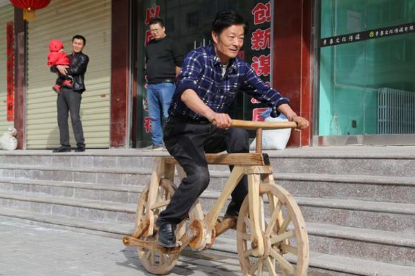 新华全媒+丨倒计时100天 亚冬会发布火炬、奖牌