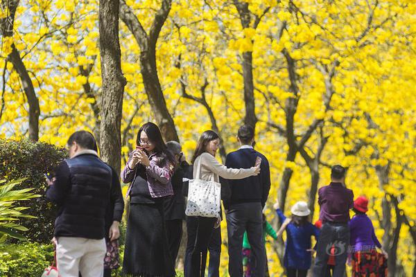 江西女教师坠河后续：临终前写下遗书、正脸照流出、轻生原因曝光