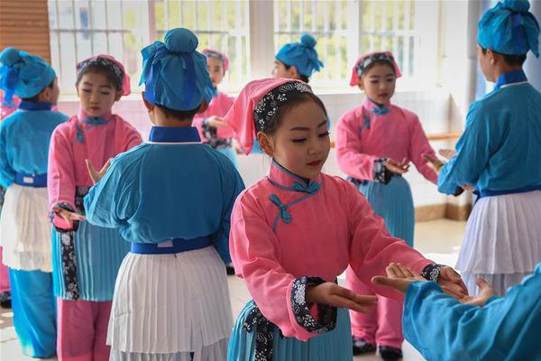 亚洲杯综合：卫冕冠军“开门黑” 印度迎55年首胜