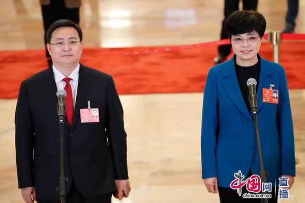 村支书用脚“接待”村民：受“委屈”也没这个权利