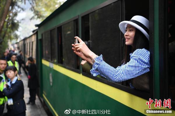 文艺汇演展风貌 知识竞答聚人心