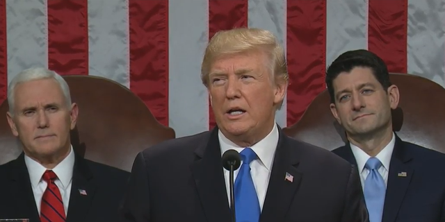 特朗普：丢人！建条小路审批就要花10年