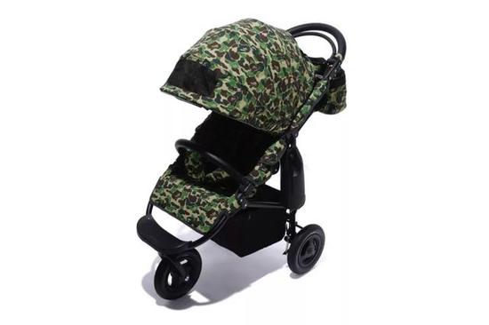 A BATHING APE® x Air Buggy 联名迷彩手推车系列。“军事化管理”从小开始！