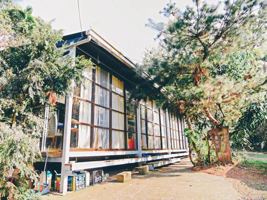 尝试过野营帐篷和露营车的体验，Hamoana 星空帐篷可以给你另一番新鲜风味。