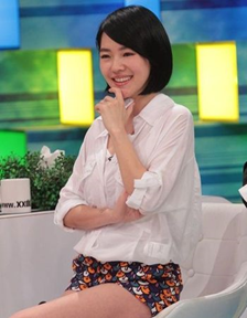 小s频频爆出自己整形，难道不需要恢复期的嘛？