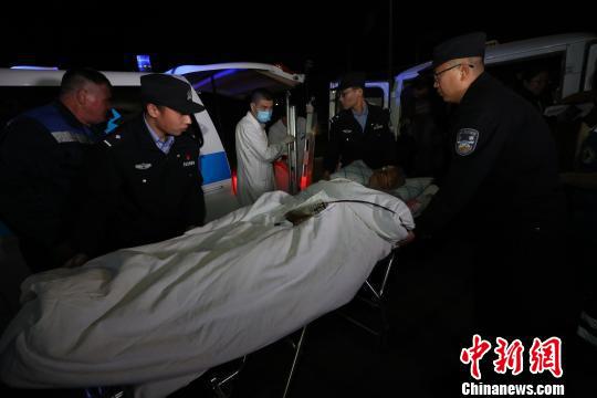 图为救助患者现场。满洲里边防检查站供图