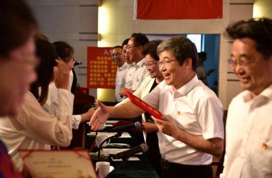图为会议现场。
