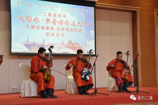 乌兰牧骑精彩表演