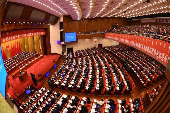 1月26日上午9时,自治区十三届人大二次会议在内蒙古人民会堂开幕。内蒙古日报社融媒体记者 金泉 摄
