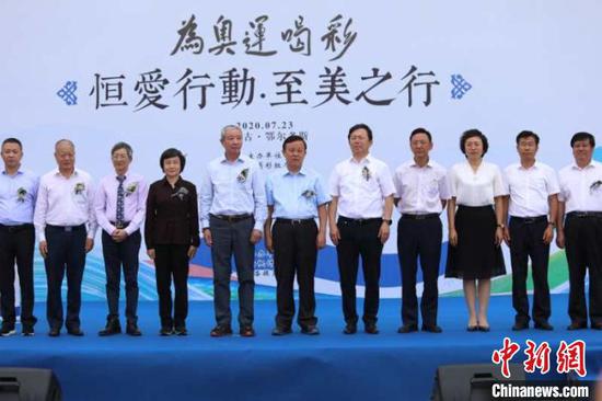 “为奥运喝彩”恒爱行动-至美之行第二站在内蒙古自治区鄂尔多斯市伊金霍洛旗第三小学举行。吴爱华 供图