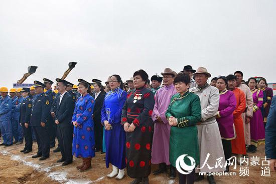 4月29日,额济纳旗军民融合项目开工仪式现场。