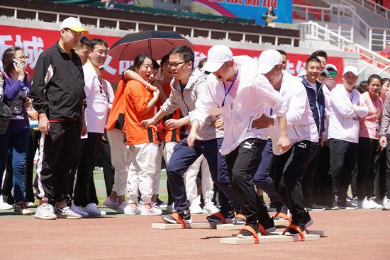 图为比赛现场。梁良摄