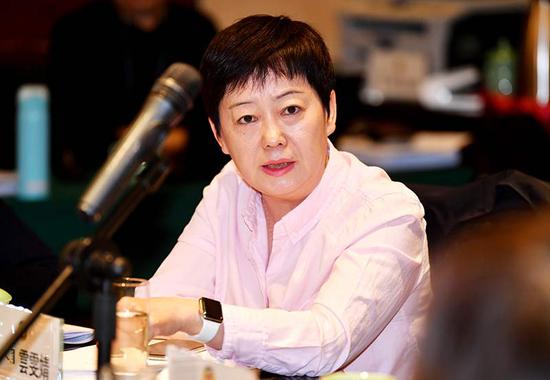 政协委员云雯婧希望加大城市智慧交通?#24230;搿?#20869;蒙古日报社融媒体记者马建荃 摄