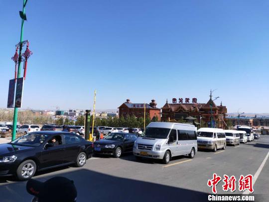 图为内蒙古自驾游车辆增多。内蒙古文化和旅游厅供图