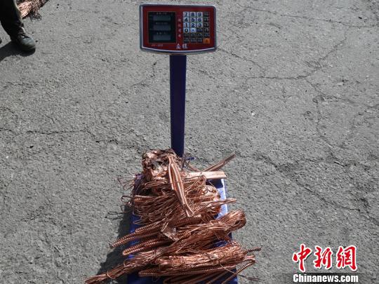 图为走私红铜。 陆宝升 摄