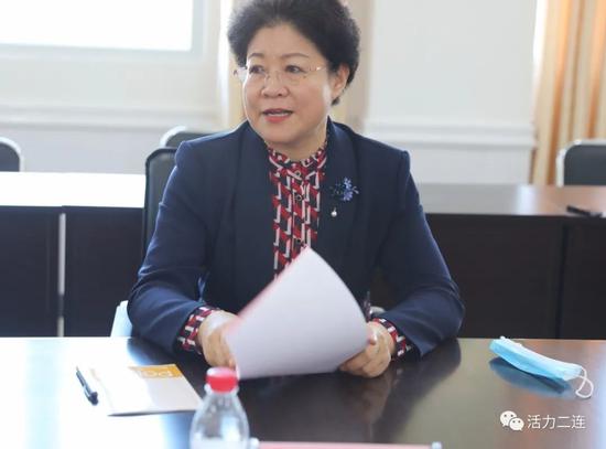 黄雅丽与教师代表座谈