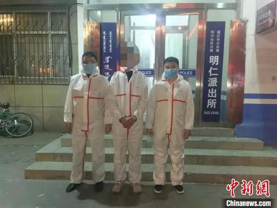 图为犯罪被警方抓获。 警方供图 摄
