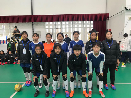 第二中学获得初中女子组第四名