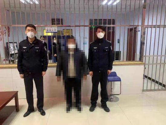 图为民警抓捕犯罪嫌疑人。