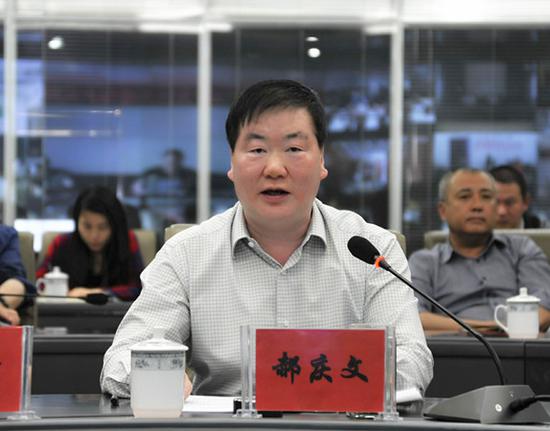 自治区环保厅副厅长郝庆文作讲话