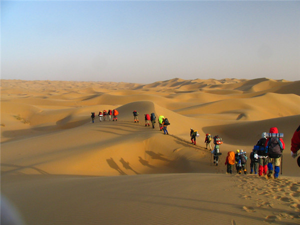 内蒙古之最:全国穿越沙漠里程最长的公路