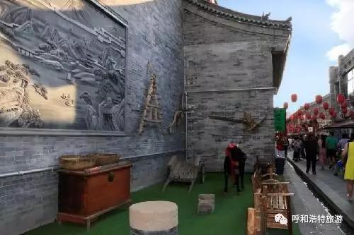 这里风光无限好,吸引了众多前来观景赏光的游人,同时这里还是电视剧《玉泉人家》的拍摄场地呢!