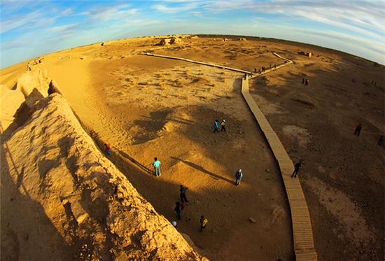 探秘阿拉善大漠中的神秘古城