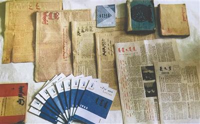 当年本社出版的部分蒙文报刊。