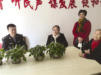 梁志平与大家讨论解决方案