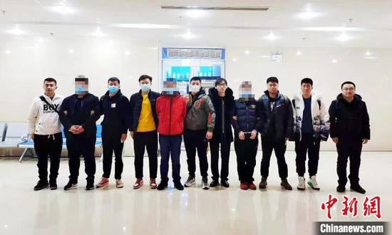 图为警方抓获犯罪嫌疑人。通辽市公安局开发区公安分局供图