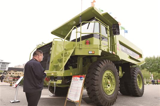 北方重工TR50D非公路矿用自卸车。