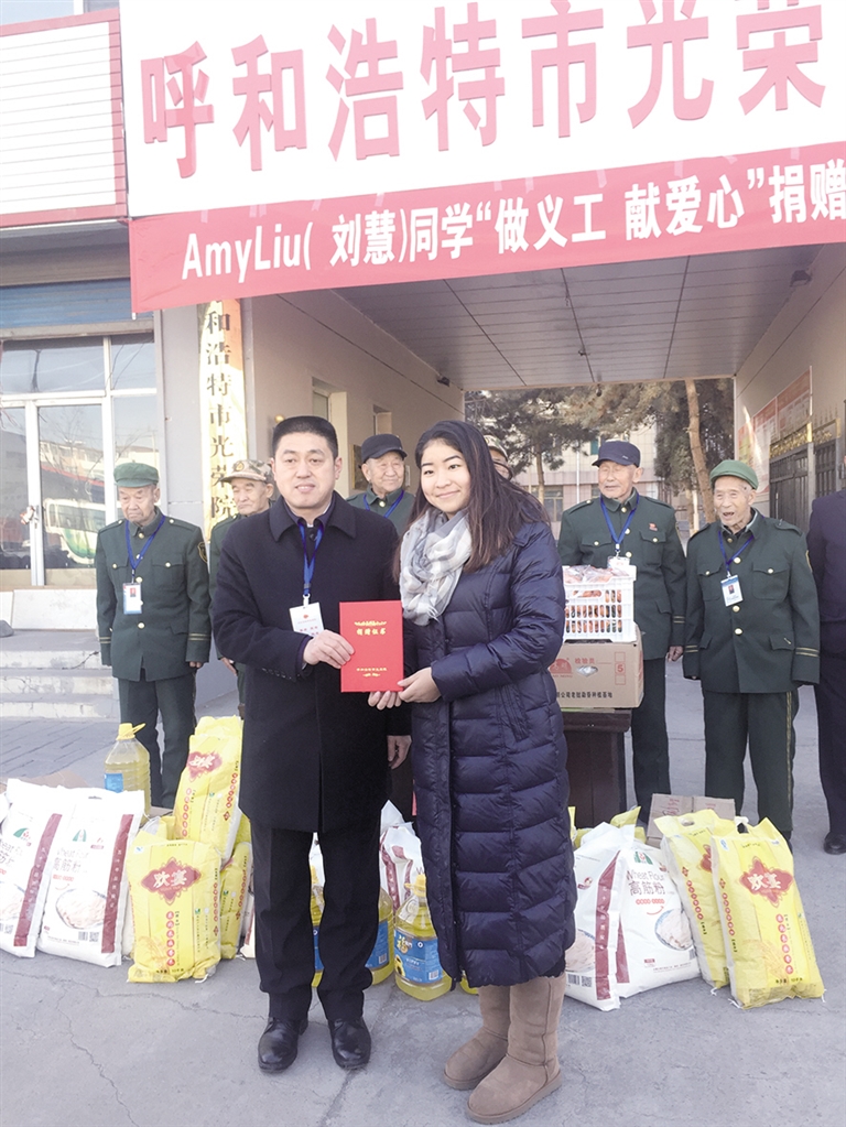 捐赠现场 摄影/本报记者 郑慧英