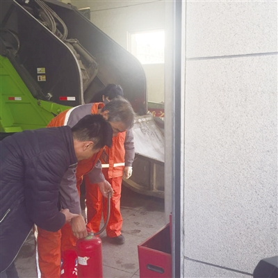 垃圾运转站内检查消防设备