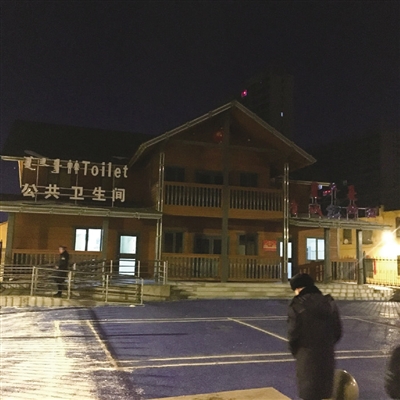▲赛罕区新建的沙梁村驿站亮化还没有到位,但公厕部分已经24小时开放