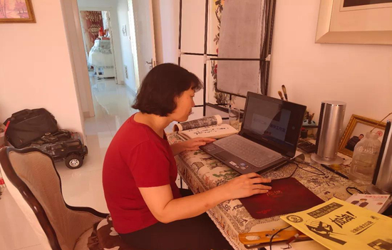 康巴什区第二中学许彦芳老师创办“许妈妈讲堂”微信公众号推送微课视频。