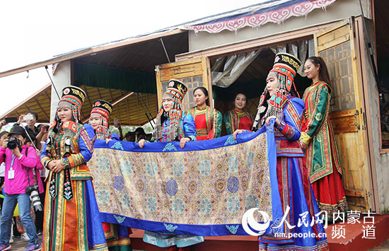 中国情人节:在苏泊罕草原上 探秘鄂尔多斯婚礼