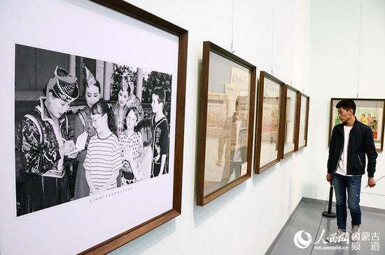 观看画展