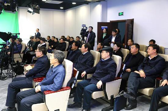图为观摩调研现场