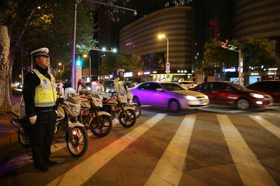 夜查现场(韩斌)