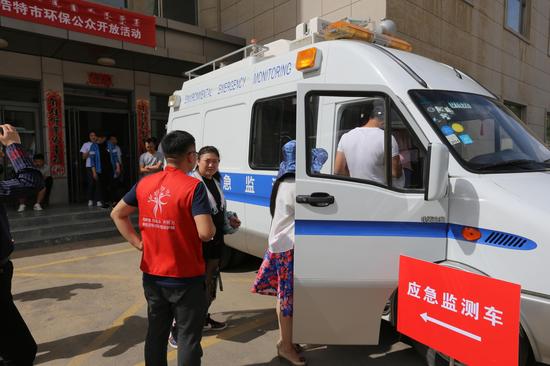 参观应急监测车