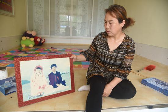 生活在三合村族家庭中的蒙古族媳妇儿——包淑霞。