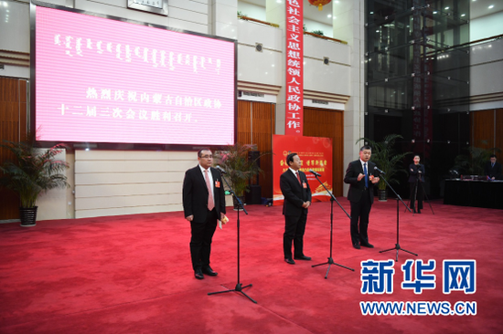 “委员通道”现场。新华网 杨腾格尔摄