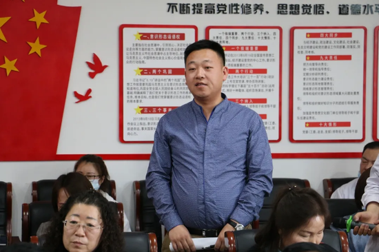 乌兰察布博慈老年病医院院长闫禹辰发言