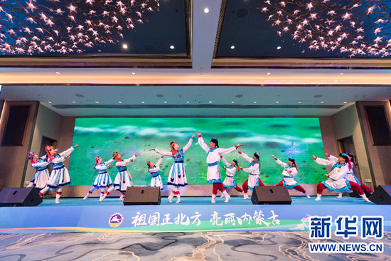 图为推介会现场乌兰牧骑舞蹈表演